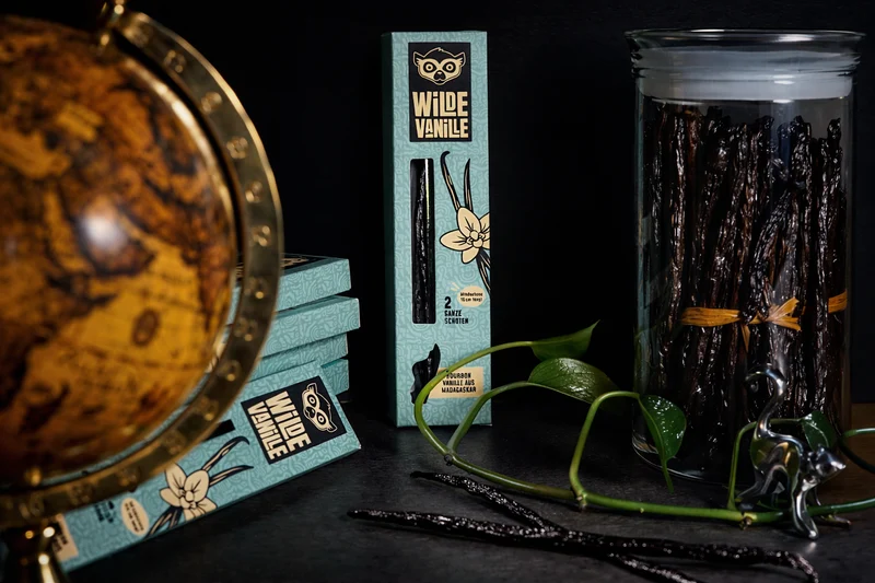 2 Bourbon-Vanilleschoten aus Madagaskar. Gourmet-Qualität, luftdicht verpackt im Glasröhrchen.