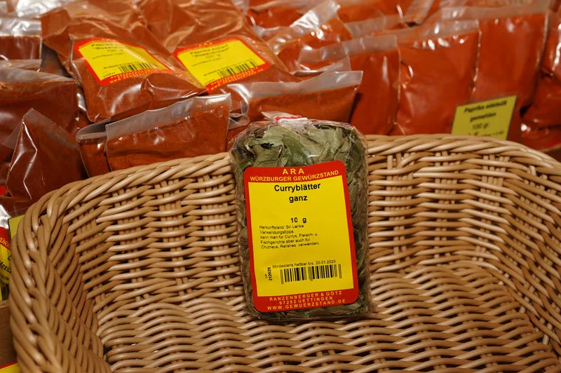 Curryblätter ganz