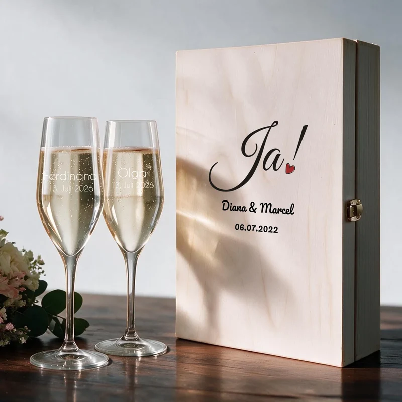 Geschenkset zur Hochzeit mit 2 Sektgläsern in bedruckter Holzbox
