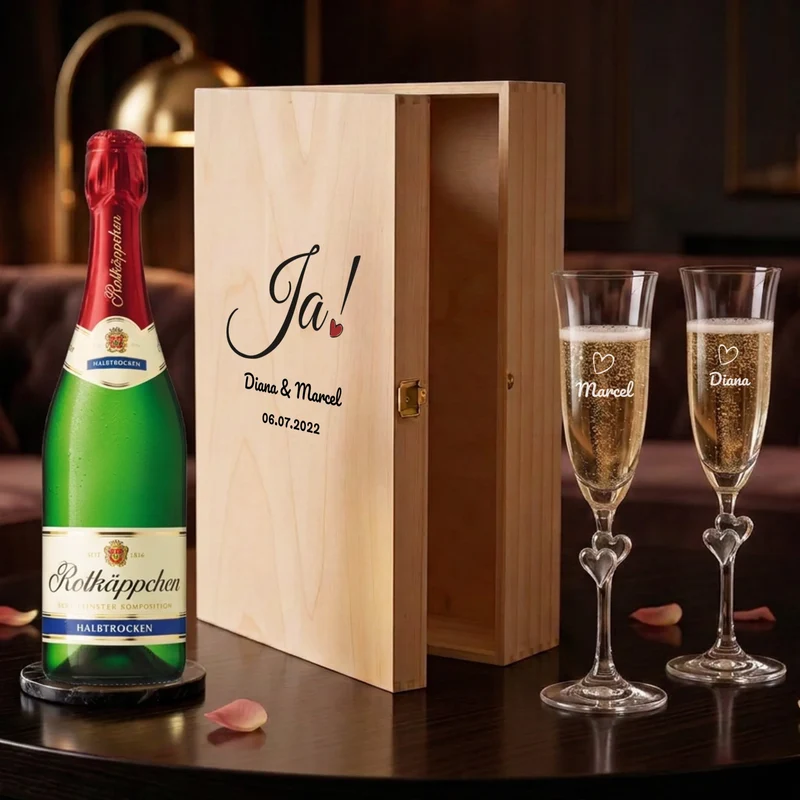 Sekt Geschenkset zur Hochzeit mit bedruckter Holzkiste und gravierten Gläsern