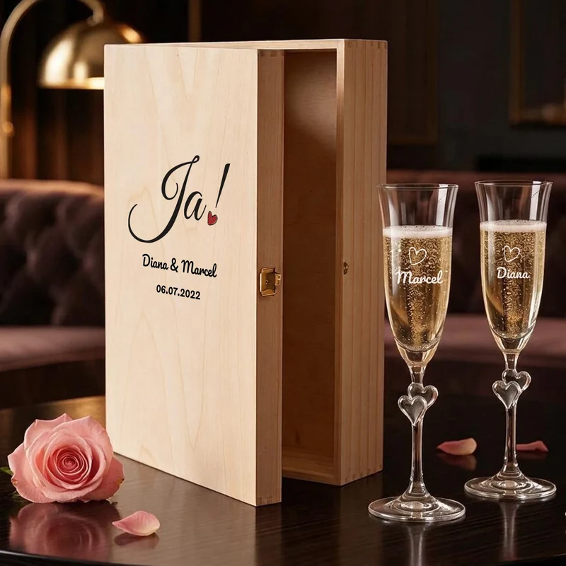 Sekt Geschenkset zur Hochzeit mit bedruckter Holzkiste und gravierten Gläsern