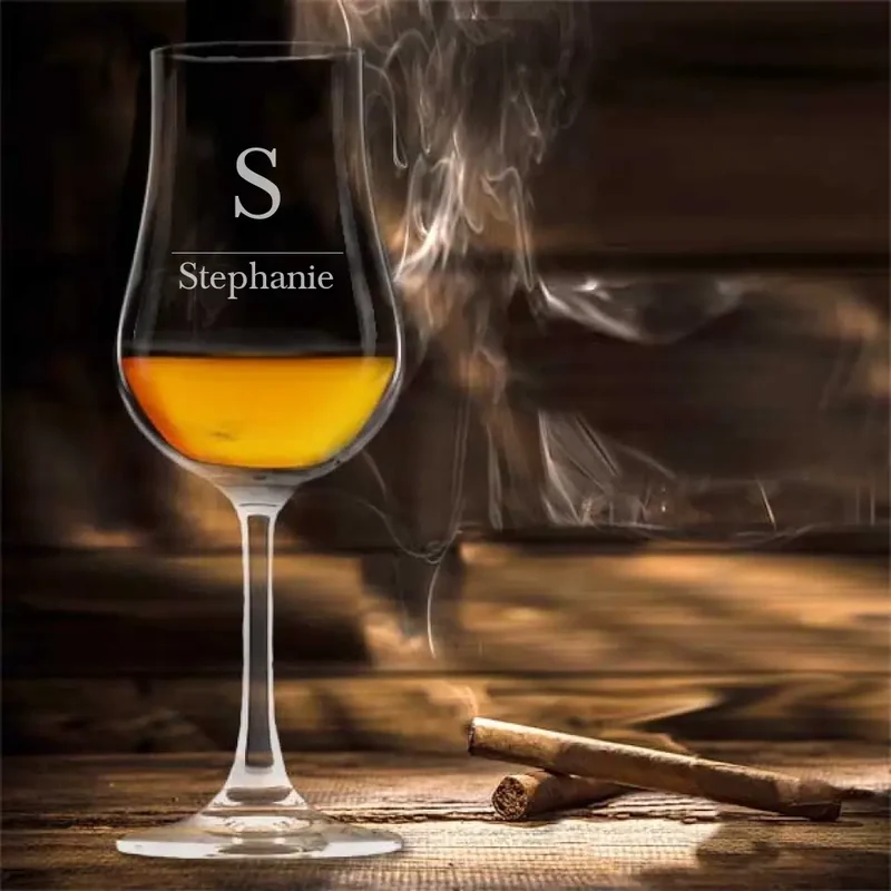 Whiskyglas mit Stiel von Stölzle, graviert mit deinem Namen
