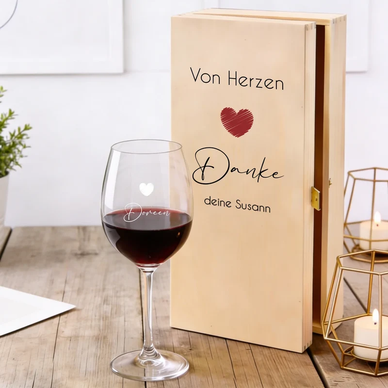 Individuell bedrucktes Weingeschenk "DANKE" mit Holzkiste und graviertem Glas