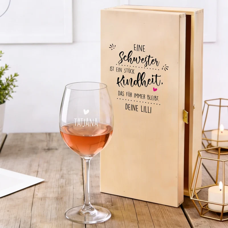 Weinset mit Holzkiste, Bree und individuell graviertem Glas für deine Schwester