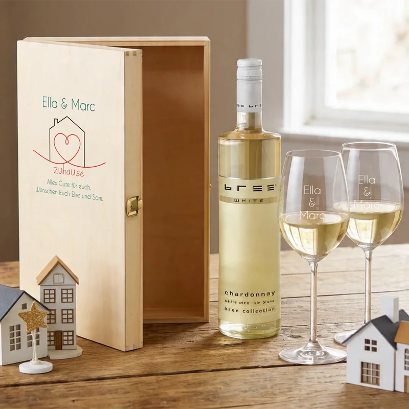 Personalisiertes Bree-Weinset zum Einzug mit Holzkiste und Gläsern