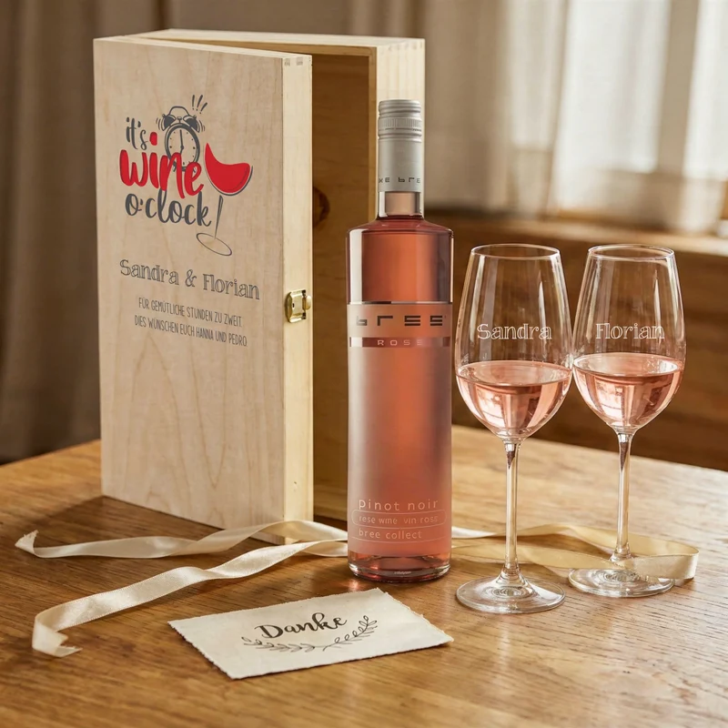 Individuell gestaltbares Bree-Weinset mit bedruckter Holzkiste und gravierten Gläsern