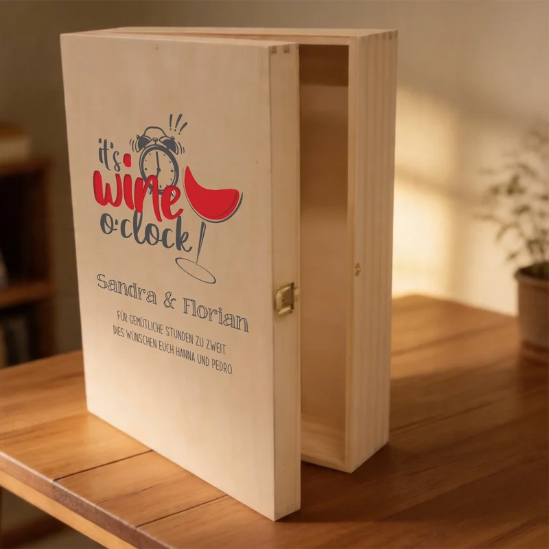 Individuell gestaltbares Bree-Weinset mit bedruckter Holzkiste und gravierten Gläsern