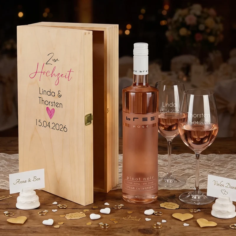 Weingeschenk zur Hochzeit mit bedruckter Holzkiste und gravierten Gläsern