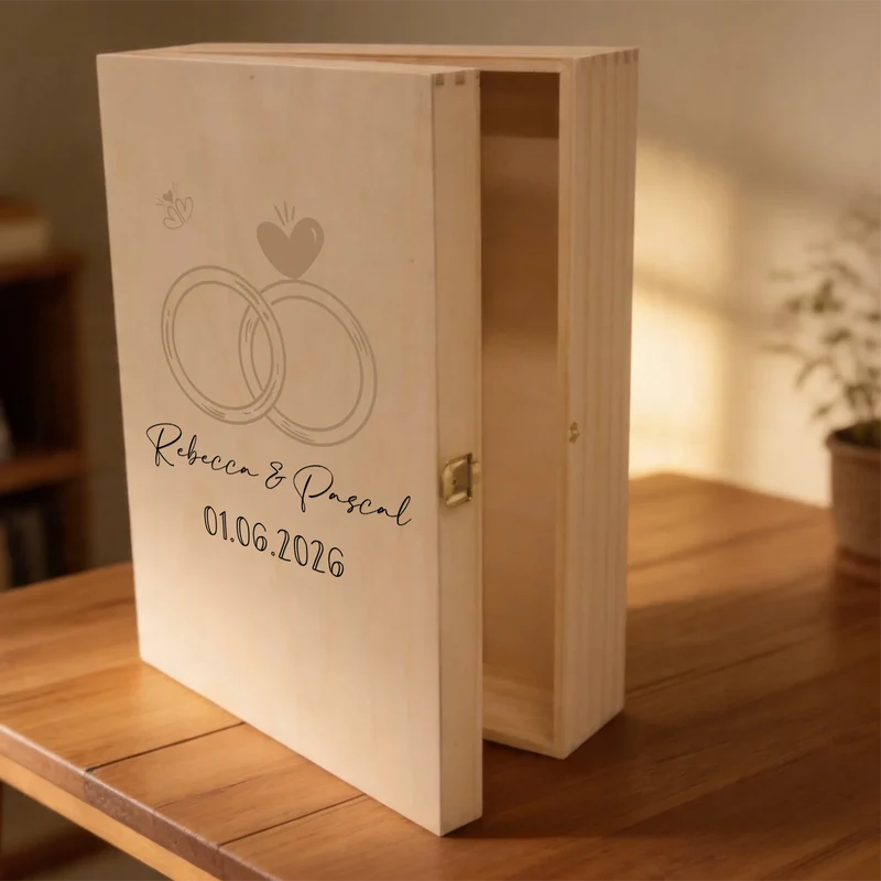 Wunderschönes Hochzeits-Bree-Weinset mit gravierten Gläsern und bedruckter Holzbox