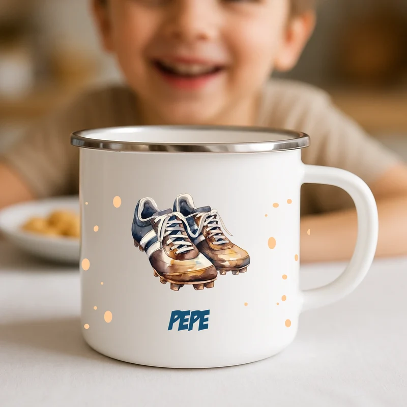 Individuell bedruckte Emailletasse für Kinder mit tollem Fußball Design