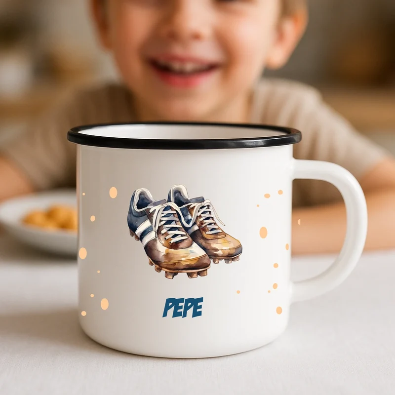 Individuell bedruckte Emailletasse für Kinder mit tollem Fußball Design
