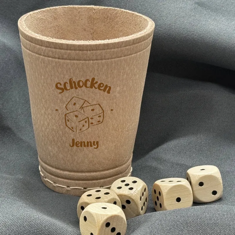 Würfelbecher mit Namen graviert Schocken