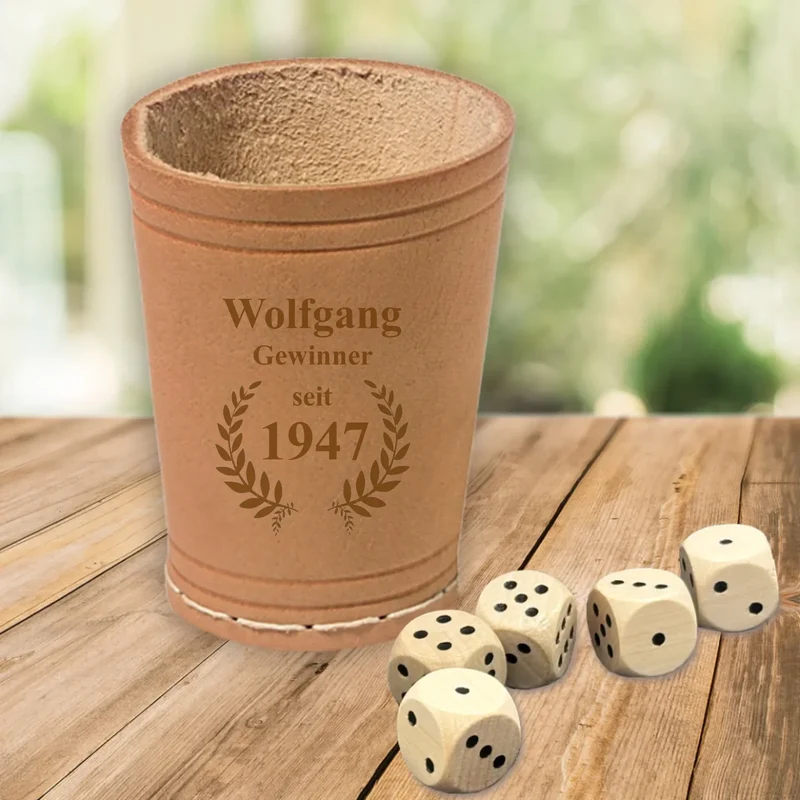 Würfelbecher mit persönlicher Gravur / Gewinner
