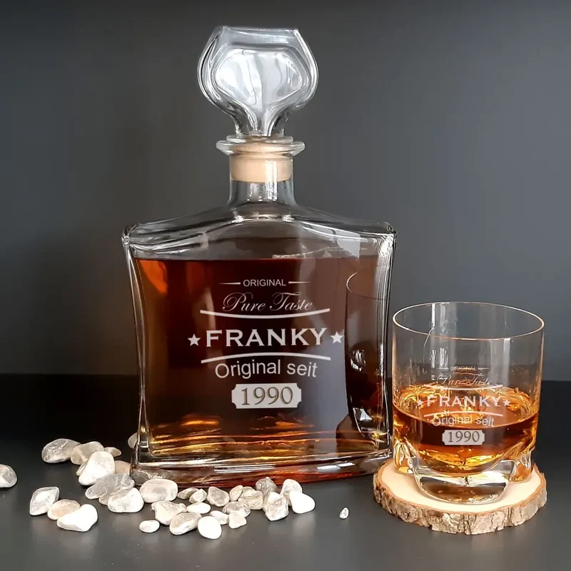 Individuelles Whisky Geschenkset mit Whiskykaraffe, Gläser und Holzkiste