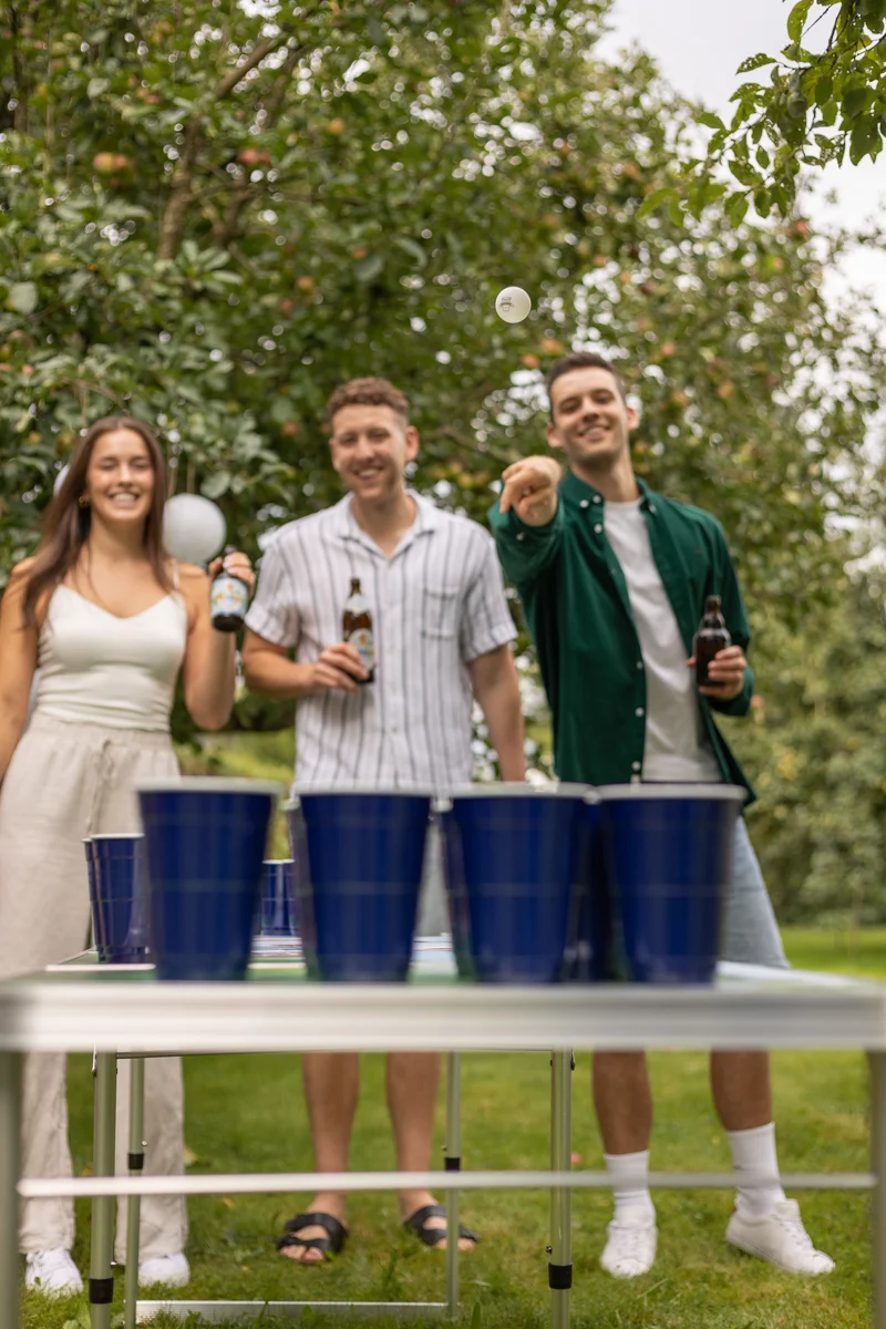 Marie Hausbrendel Bierpong Tisch