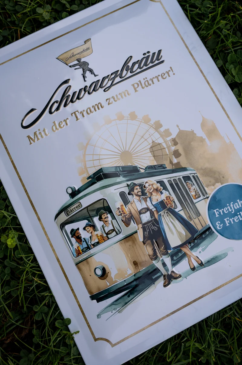 Schwarzbräu Blechschild Mit der Tram zum Plärrer!