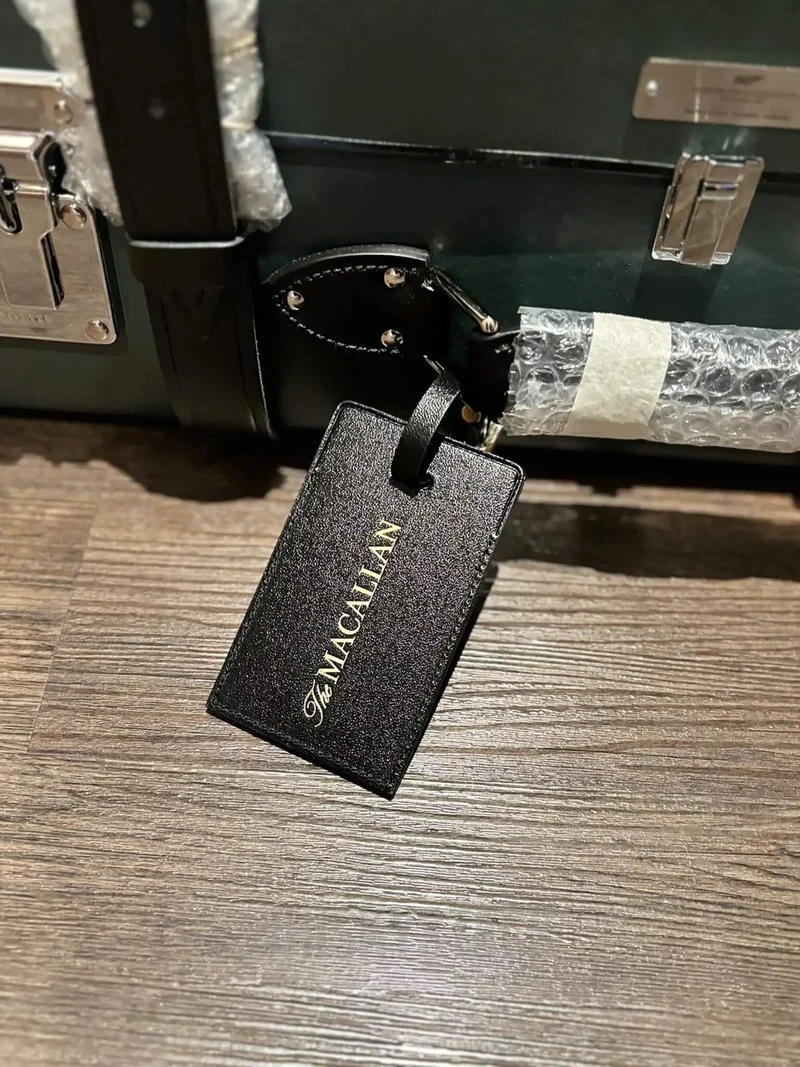 Macallan James Bond 60th Anniversary Komplette Kollektion (Decade I-VI) Globe-Trotter Koffer