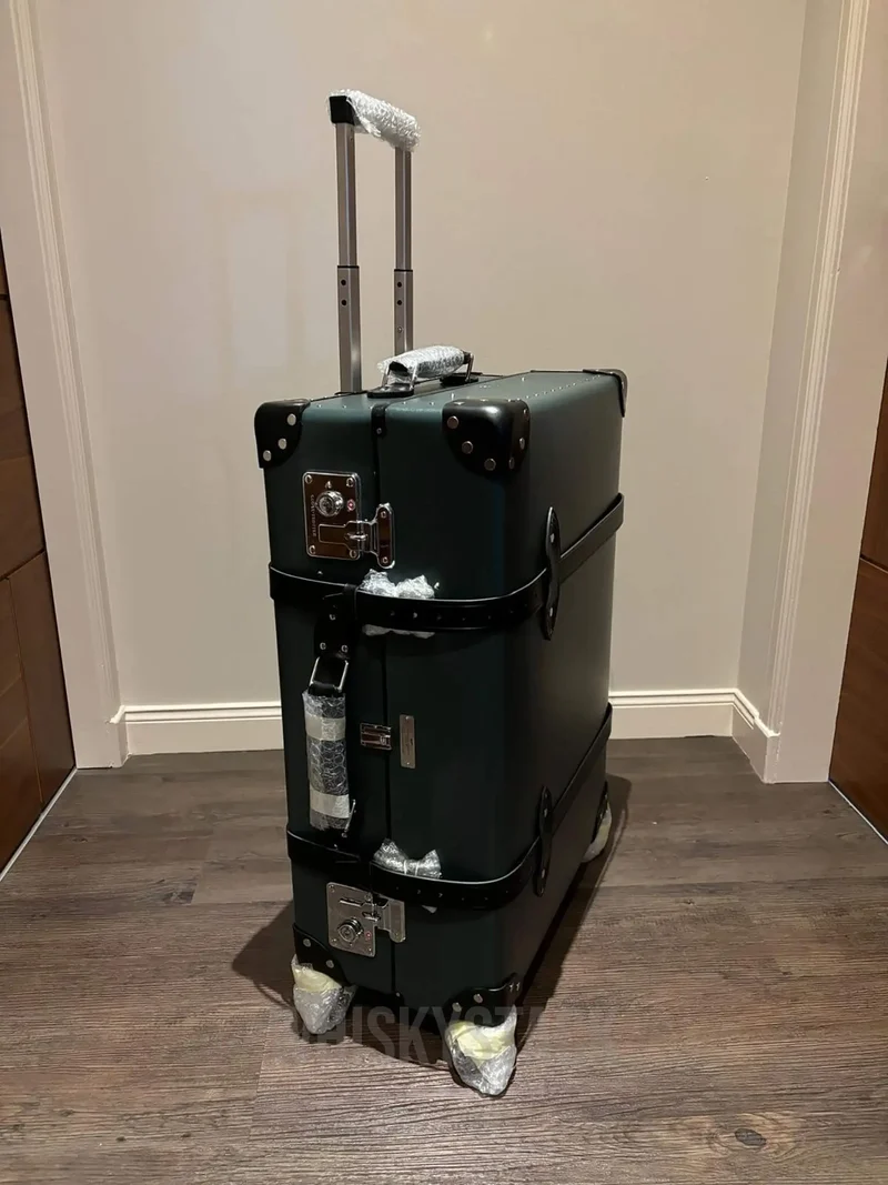 Macallan James Bond 60th Anniversary Komplette Kollektion (Decade I-VI) Globe-Trotter Koffer