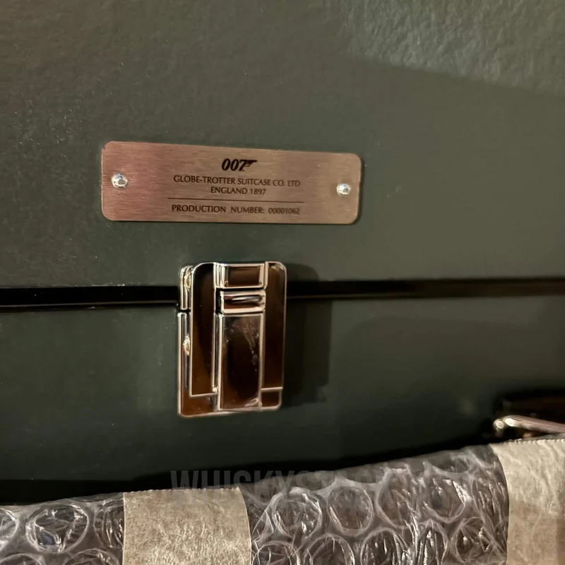 Macallan James Bond 60th Anniversary Komplette Kollektion (Decade I-VI) Globe-Trotter Koffer